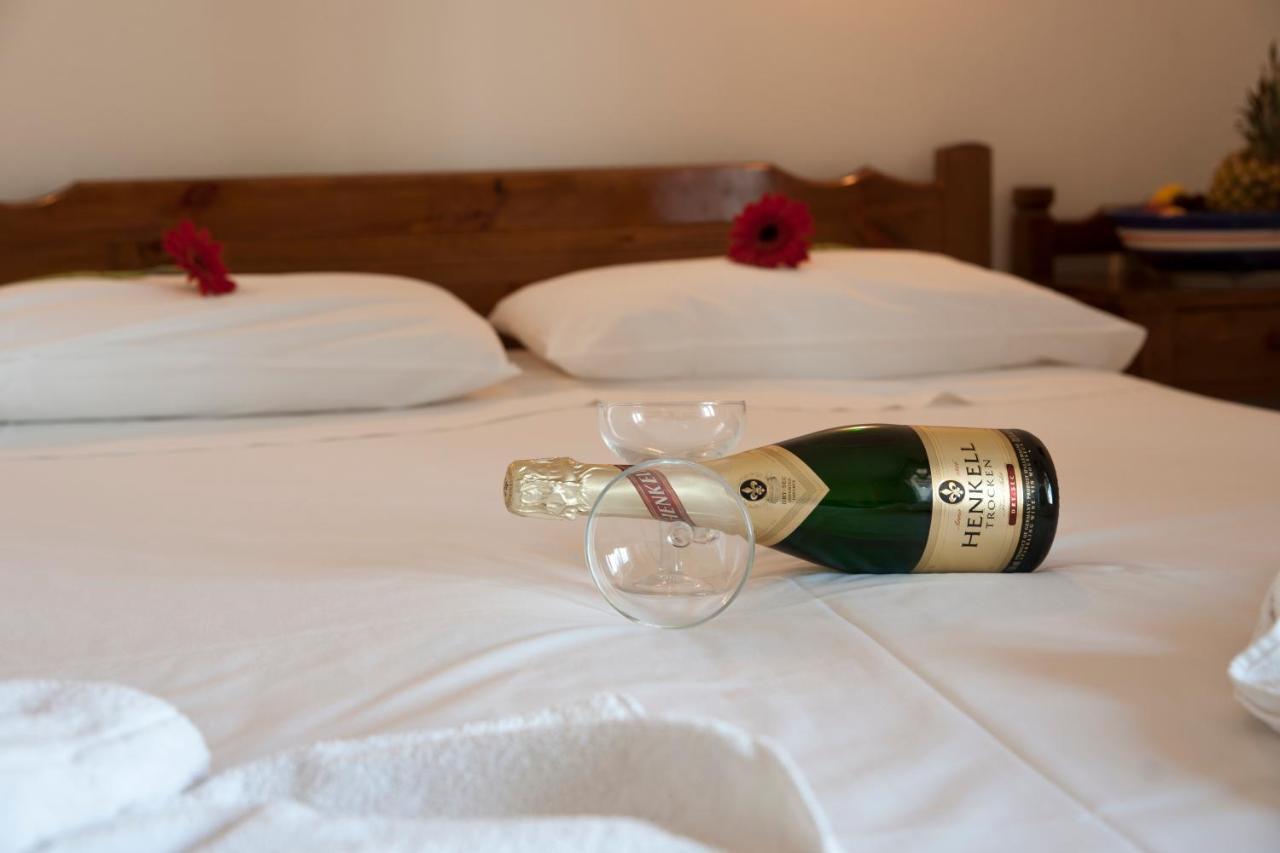 Albatross Hotel Máleme Ngoại thất bức ảnh
